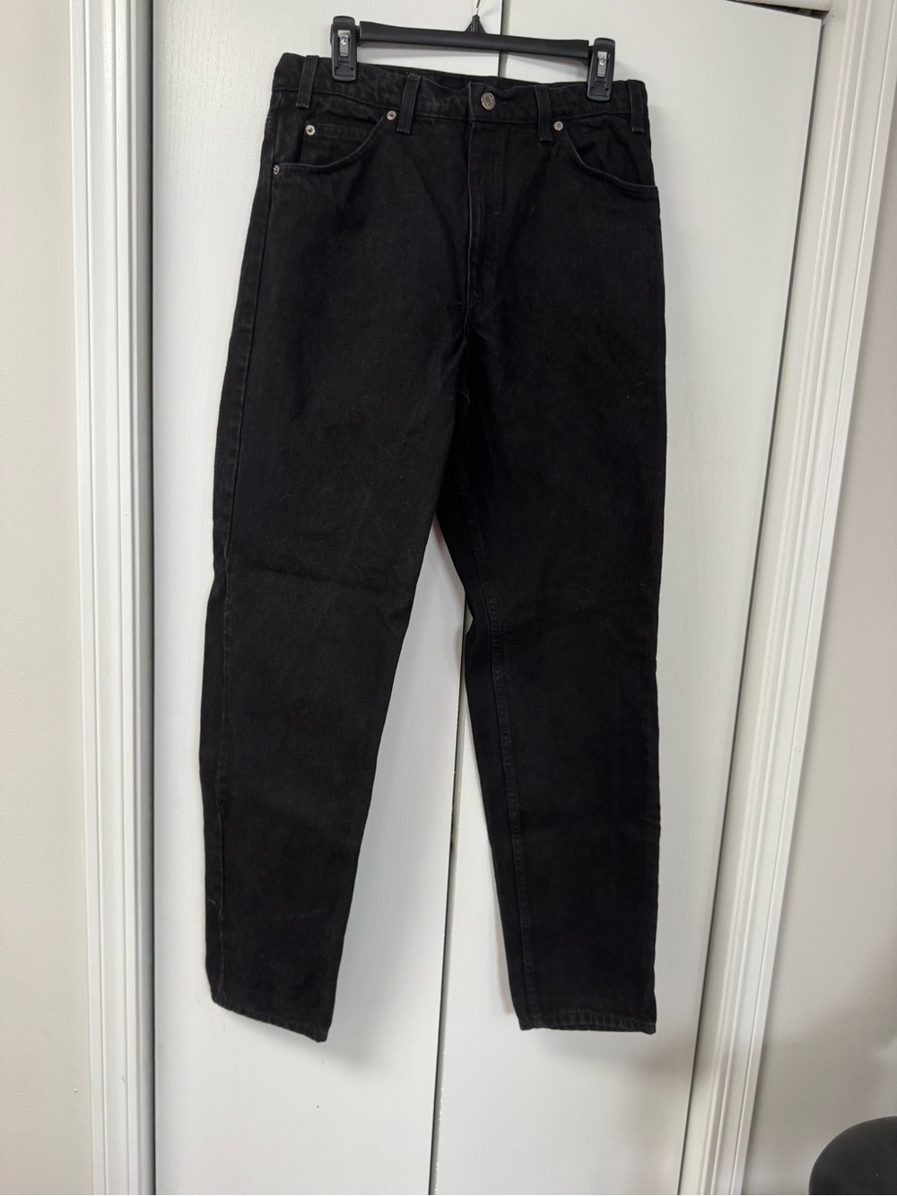Men’s Levi Black 550 Jeans size 34”L and 34” waist. Relaxed fit, tapered legs.